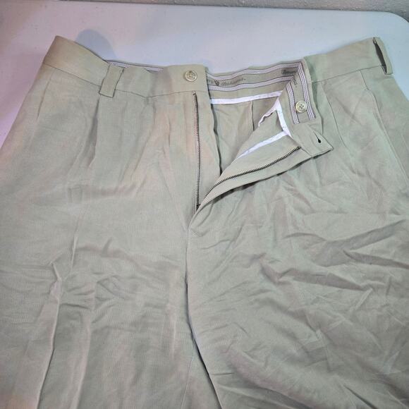 Tommy Bahama Tan Pleated 100% Silk Casual Shorts Men's Size 35 - Picture 2 of 5